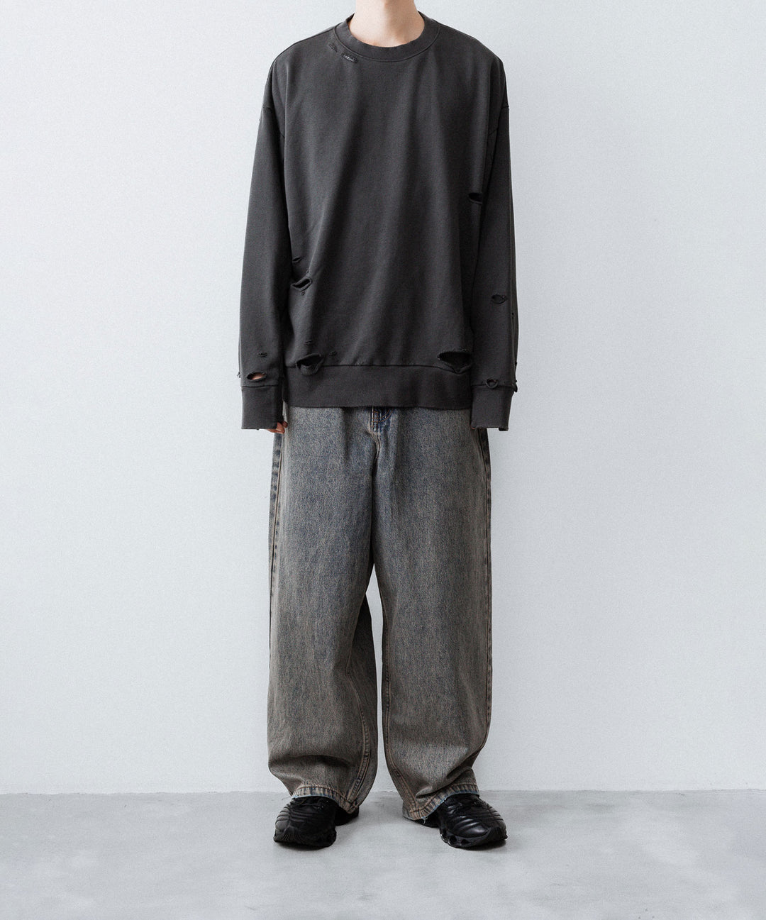 【CODA】DARK GREY WASHED DESTROYED SWEATSHIRT - GREY WASH