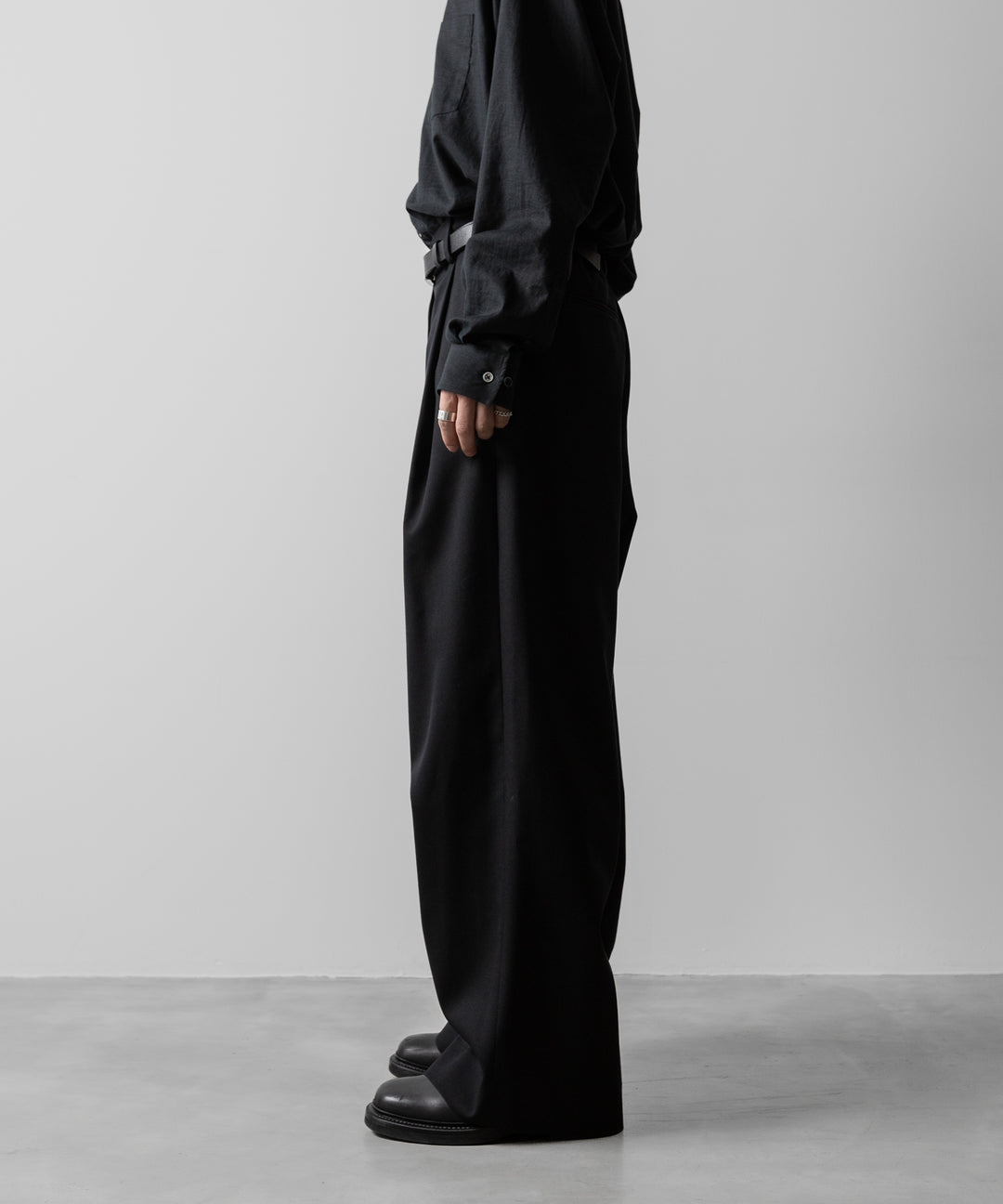 ssstein(シュタイン)のOVERTUCKED EXTRA WIDE TROUSERS(2/72 WOOL GABARDINE)の公式通販サイトsession福岡セレクトショップ