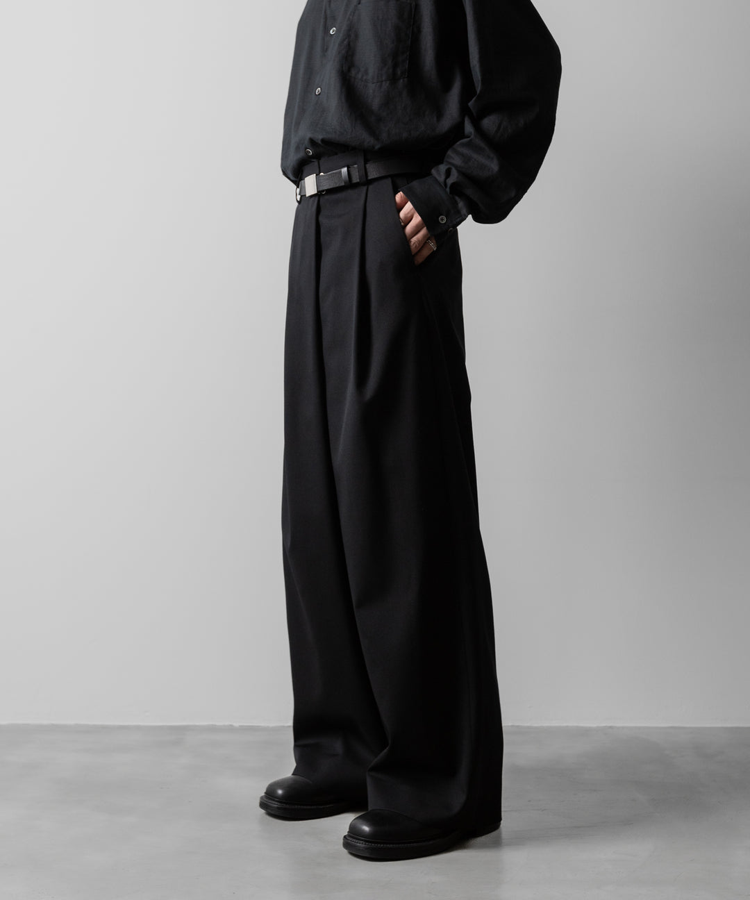 ssstein(シュタイン)のOVERTUCKED EXTRA WIDE TROUSERS(2/72 WOOL GABARDINE)の公式通販サイトsession福岡セレクトショップ