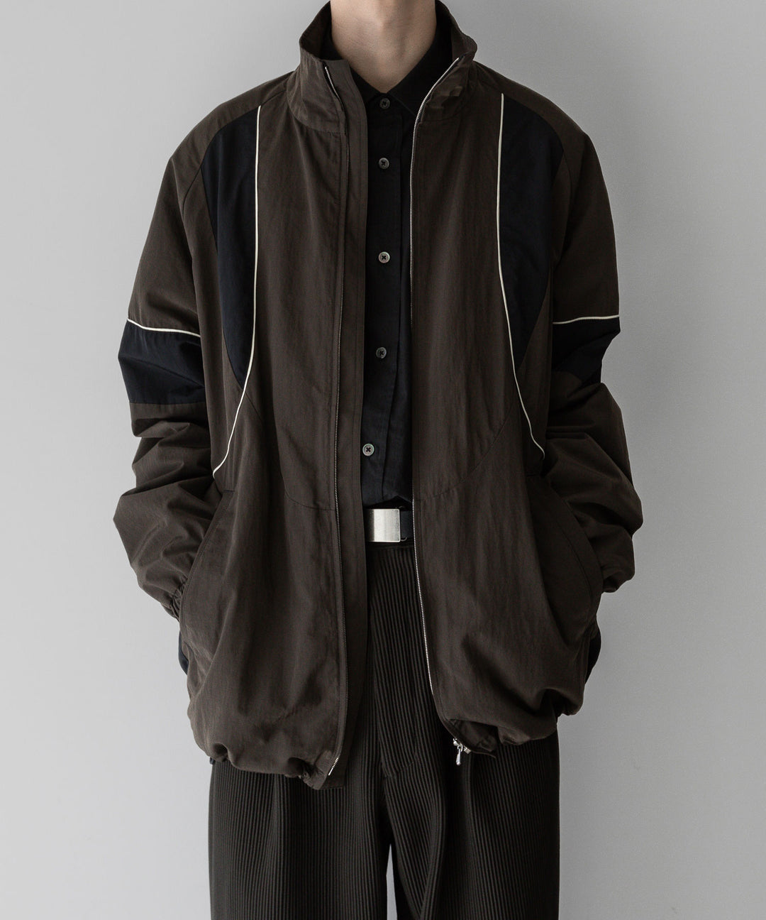 【stein】ssstein シュタインのGRADATION PLEATS WIDE TROUSERSのMILITARY KHAKI　 公式通販サイトsession福岡セレクトショップ