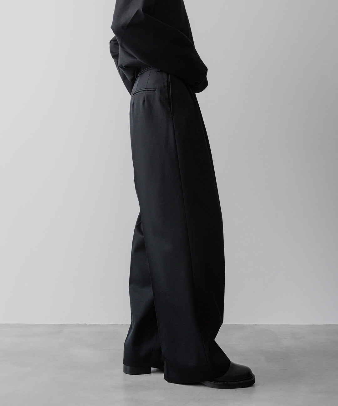 ssstein(シュタイン)の24AWコレクション LONG WIDE TROUSERS (2/90 WOOL GABARDINE) - BLACK 公式通販サイトsession福岡セレクトショップ
