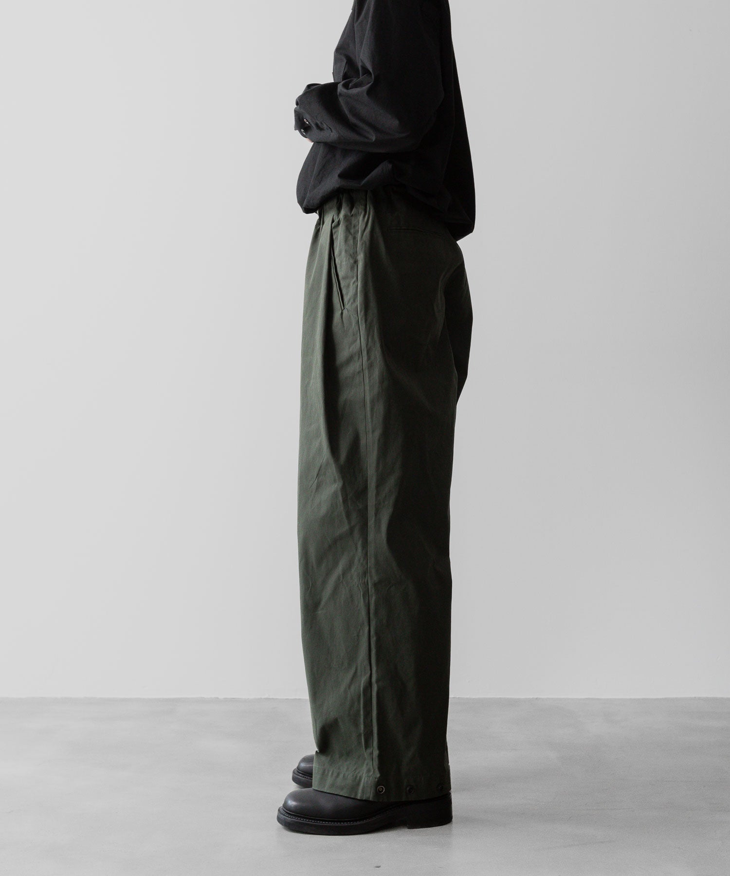 ANTHEM Aアンセムエー のCOTTON TWILL NO-BRAINER PANTS - OLIVEの公式通販サイトsession福岡セレクトショップ