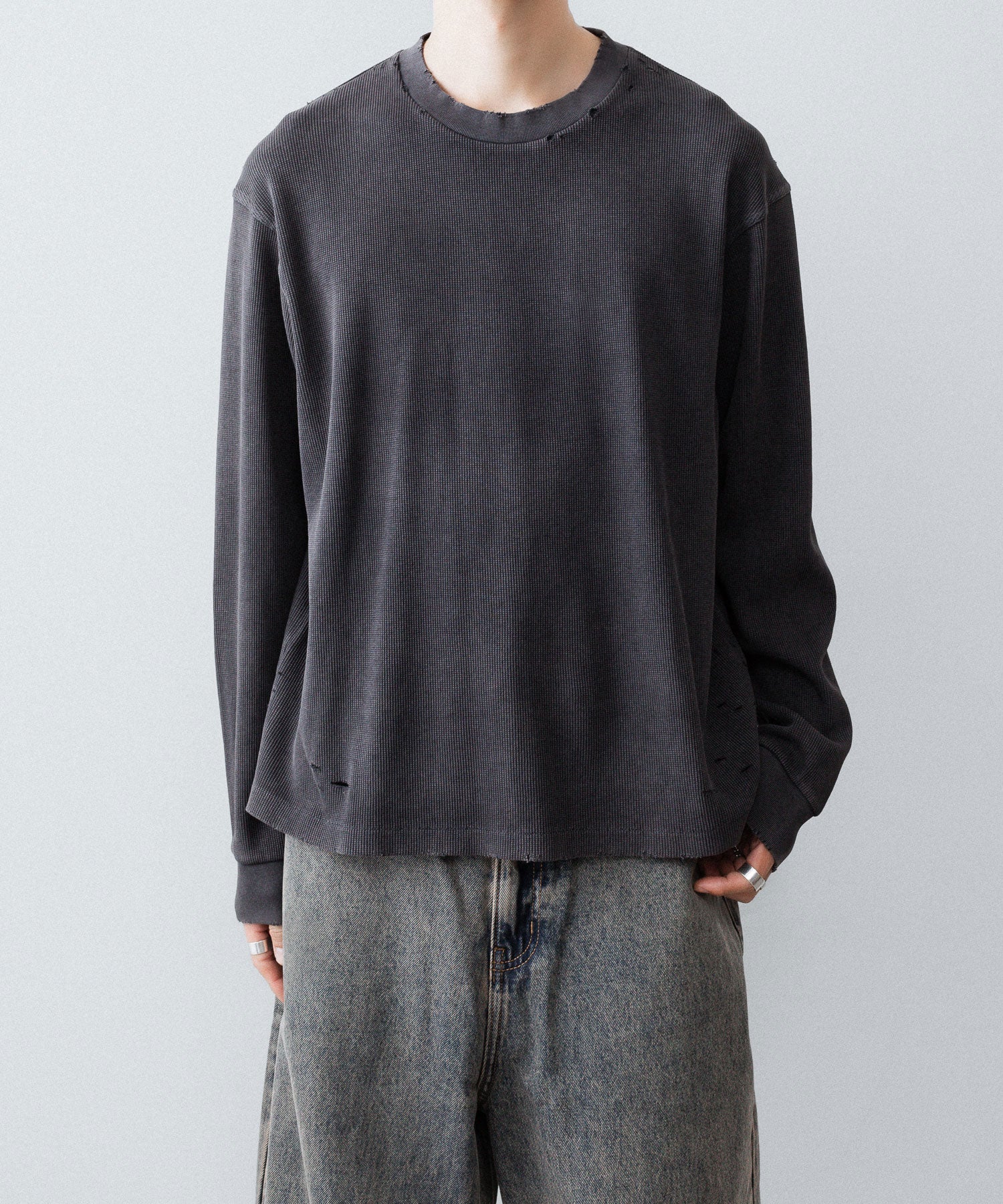 【CODA】FADED BLACK AGING DAMAGED LONG SLEEVE WAFFLE TOPS - FADED BLACK