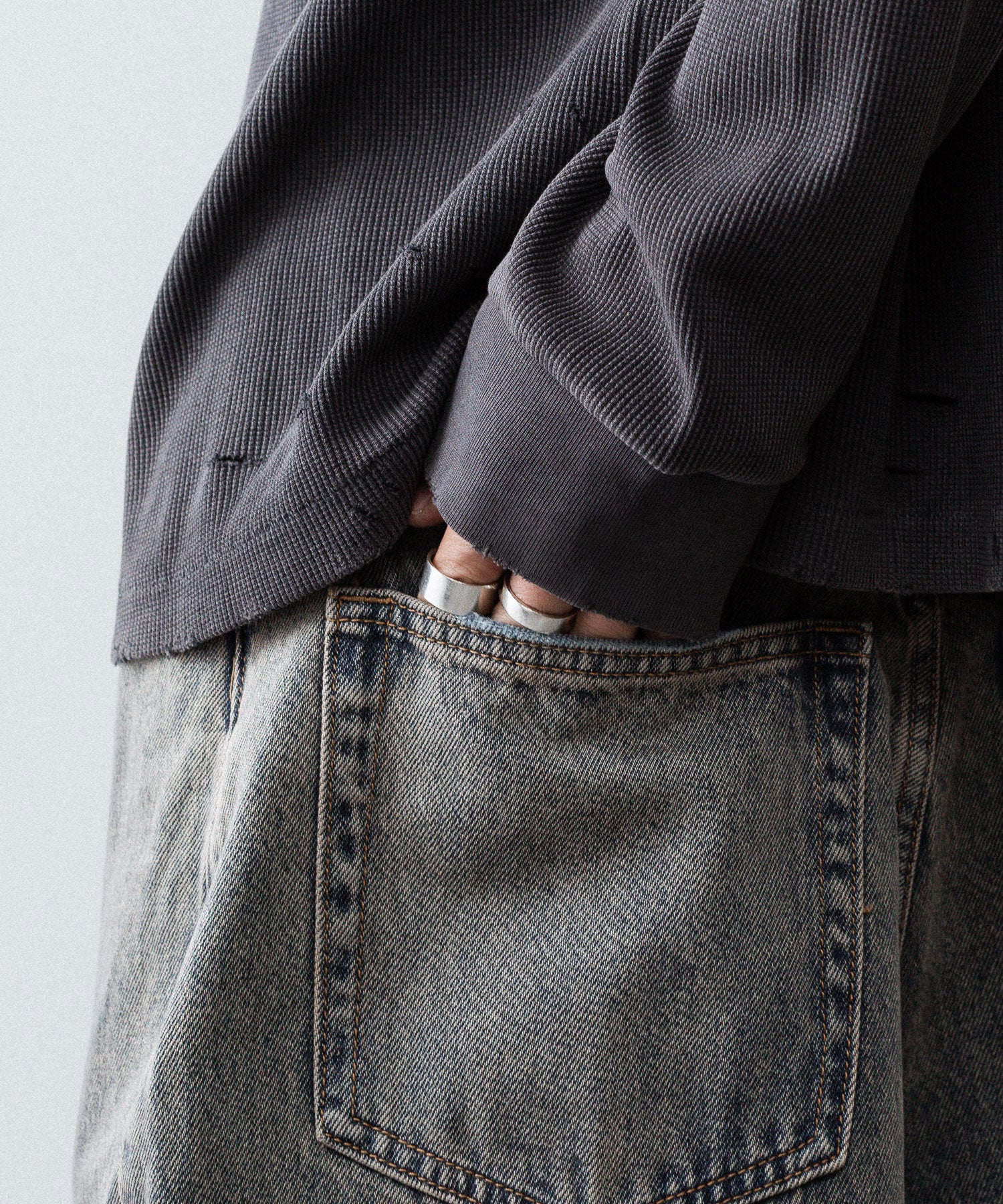 【CODA】FADED BLACK AGING DAMAGED LONG SLEEVE WAFFLE TOPS - FADED BLACK