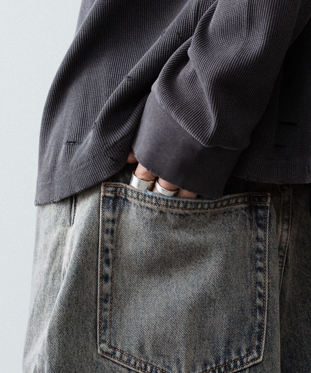 【CODA】FADED BLACK AGING DAMAGED LONG SLEEVE WAFFLE TOPS - FADED BLACK