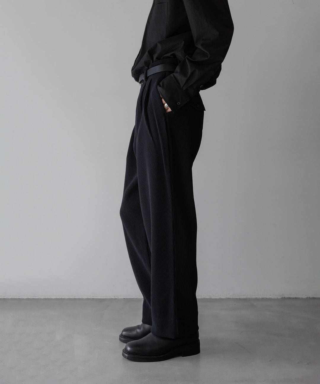【stein】ssstein シュタインのGRADATION PLEATS WIDE TROUSERSのBLACK　 公式通販サイトsession福岡セレクトショップ