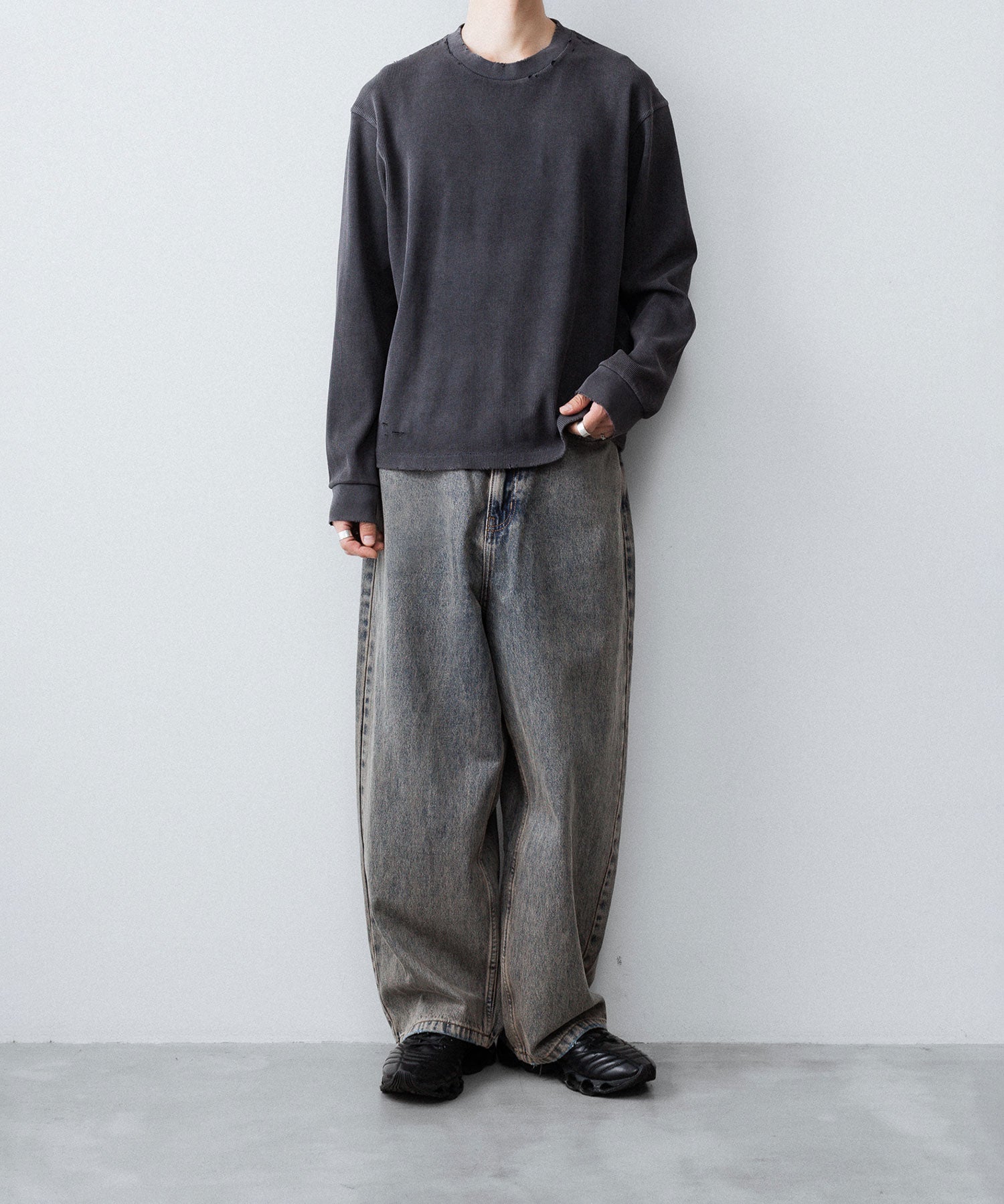 【CODA】GREY ACID WASH EXTENDED CUT LUFT JEANS - GREY ACID WASH