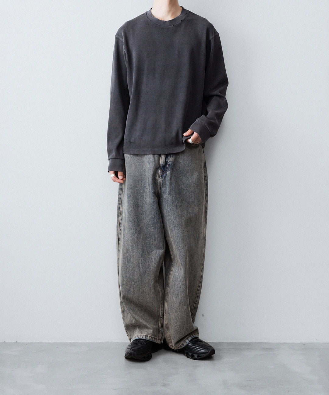 【CODA】FADED BLACK AGING DAMAGED LONG SLEEVE WAFFLE TOPS - FADED BLACK