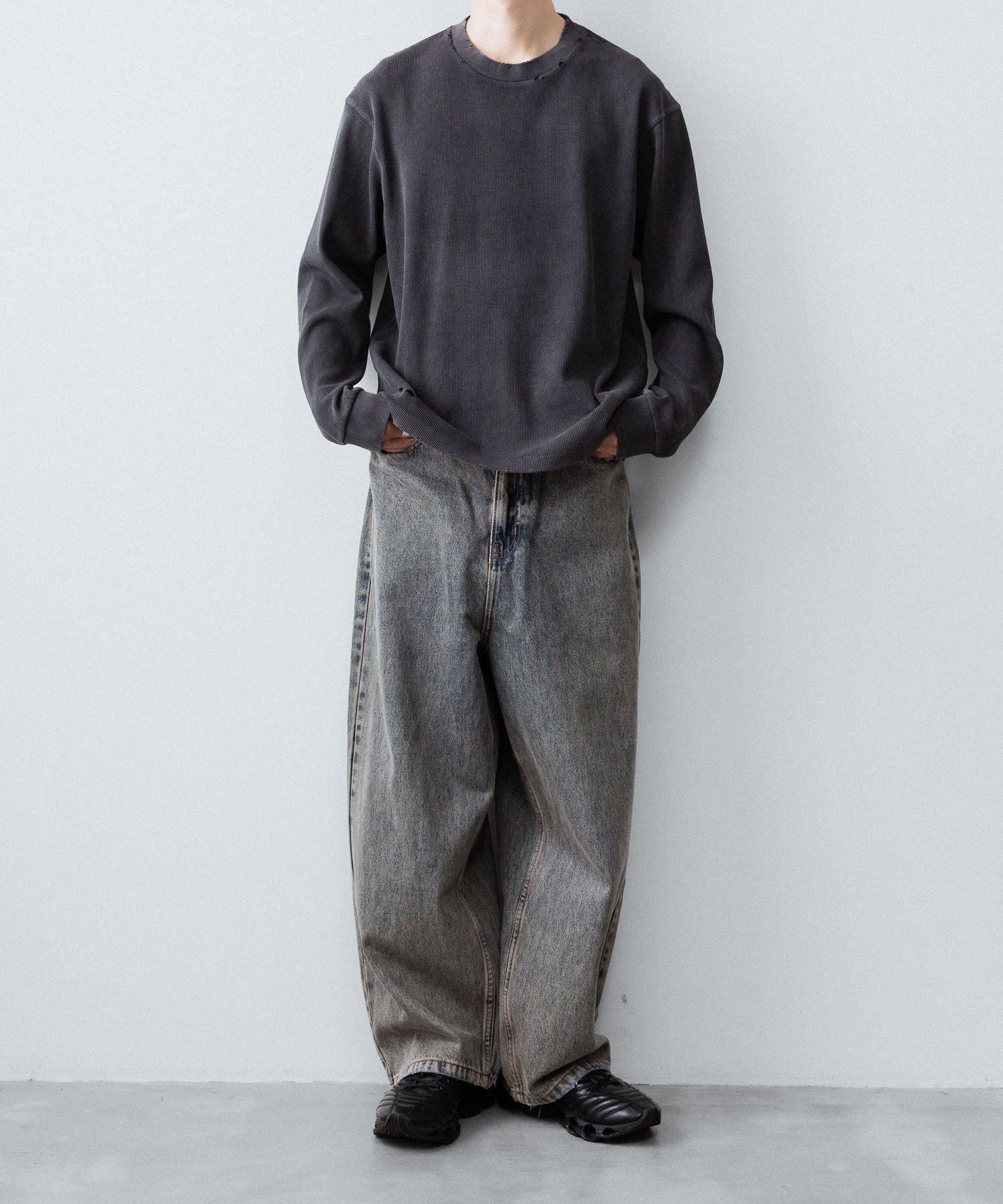 【CODA】FADED BLACK AGING DAMAGED LONG SLEEVE WAFFLE TOPS - FADED BLACK