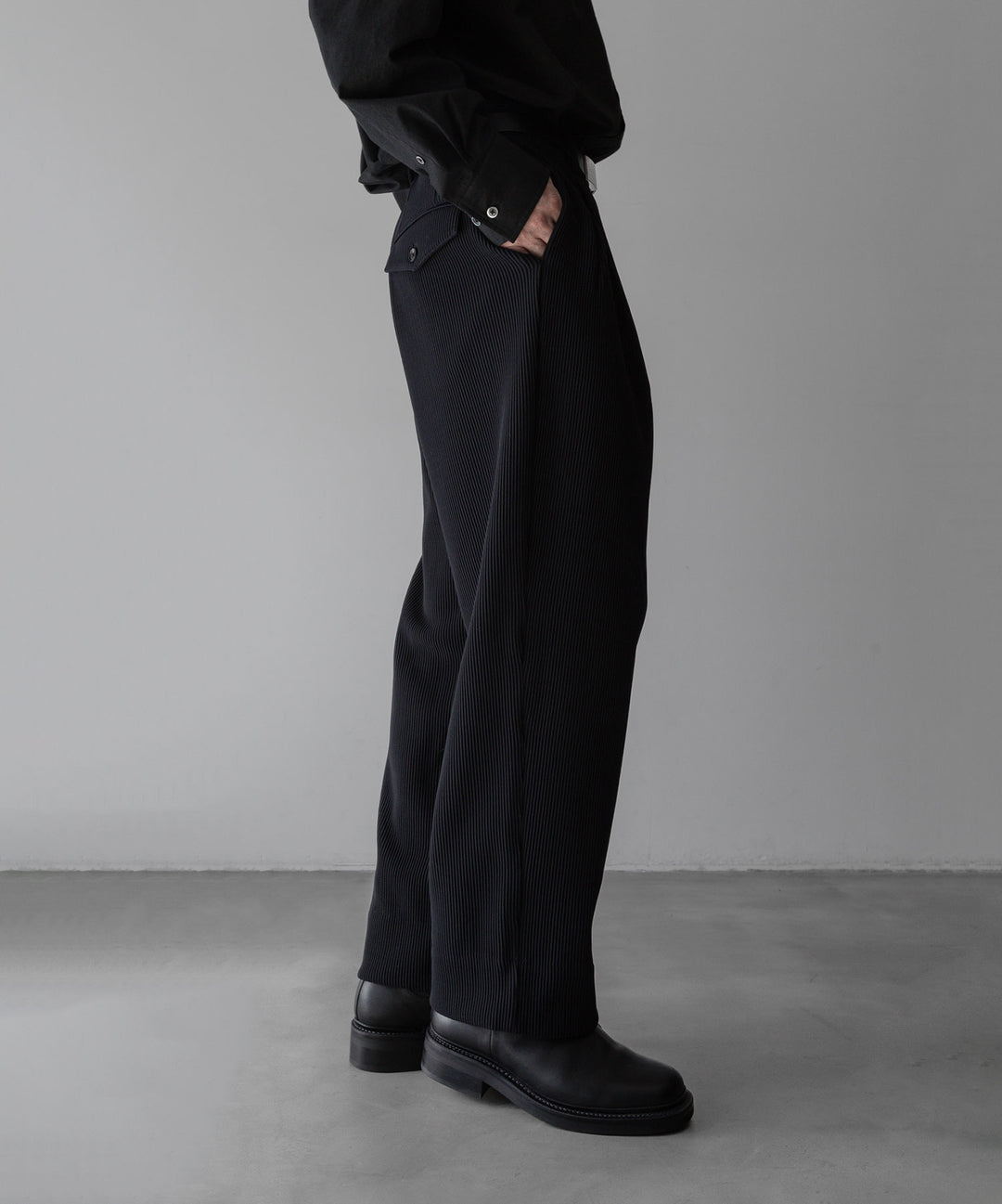 【stein】ssstein シュタインのGRADATION PLEATS WIDE TROUSERSのBLACK　 公式通販サイトsession福岡セレクトショップ