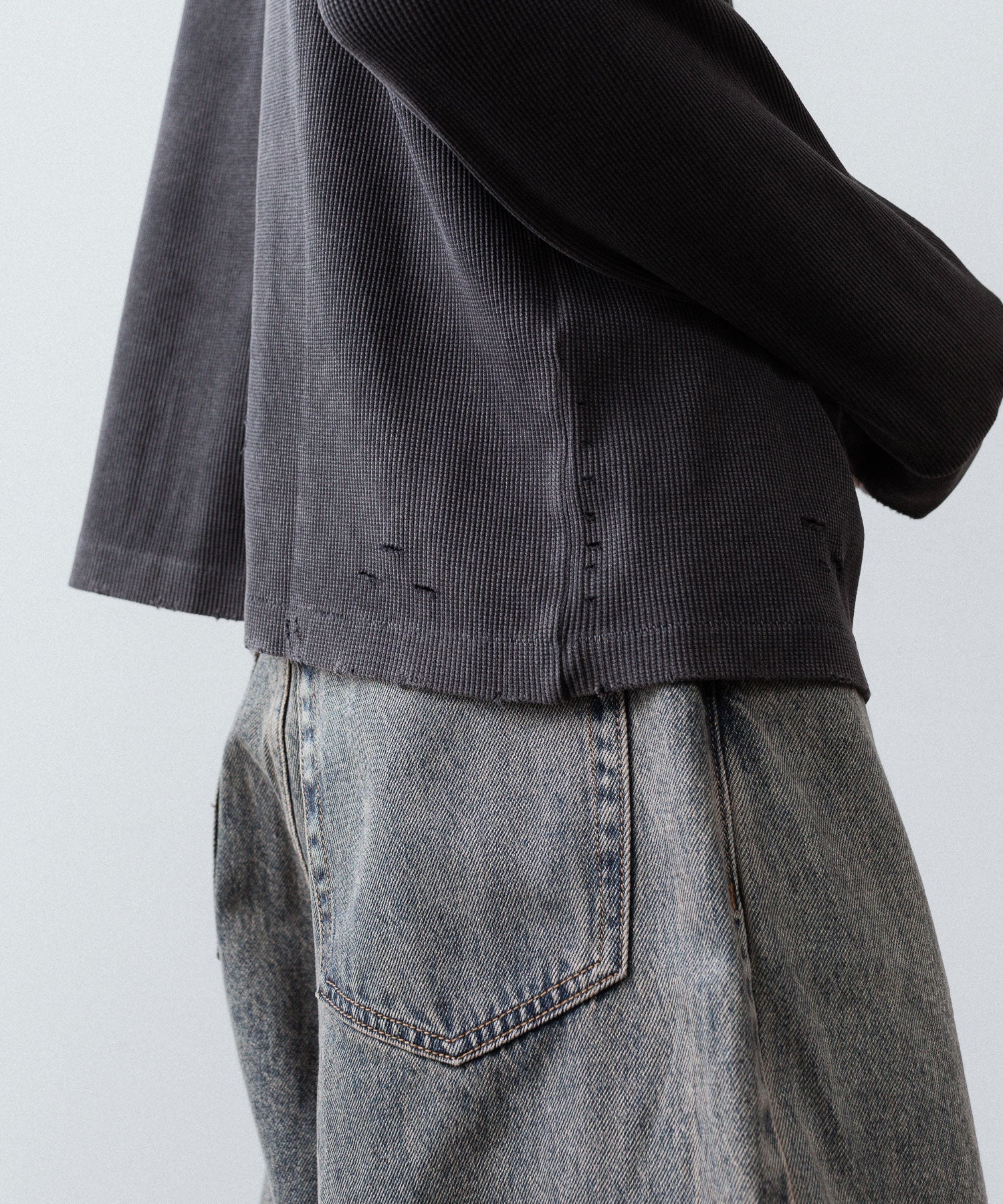 【CODA】FADED BLACK AGING DAMAGED LONG SLEEVE WAFFLE TOPS - FADED BLACK