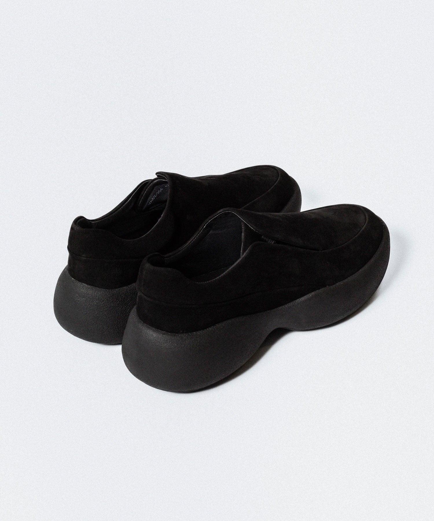 VEIN ヴェインのCOW LEATHER NUBUCK OVAL SOLE  TRAINER - BLACKの公式通販サイトsession福岡セレクトショップ