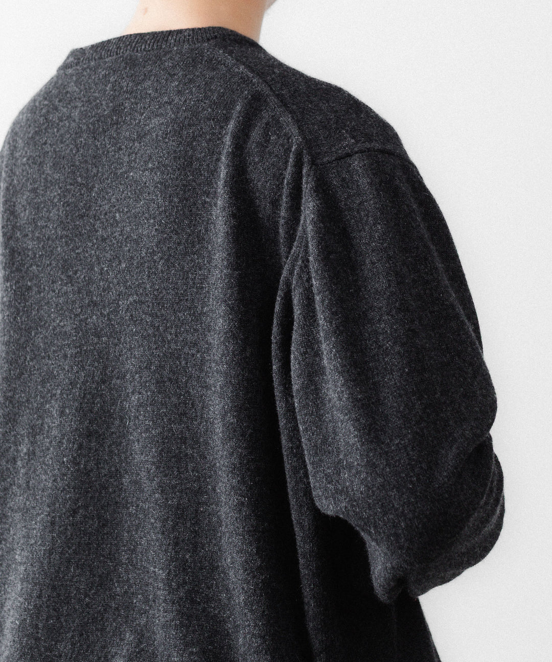 SUBLATIONS サブレーションズのCASHMERE V-NECK KNITのCHARCOAL 公式通販サイトsession福岡セレクトショップ