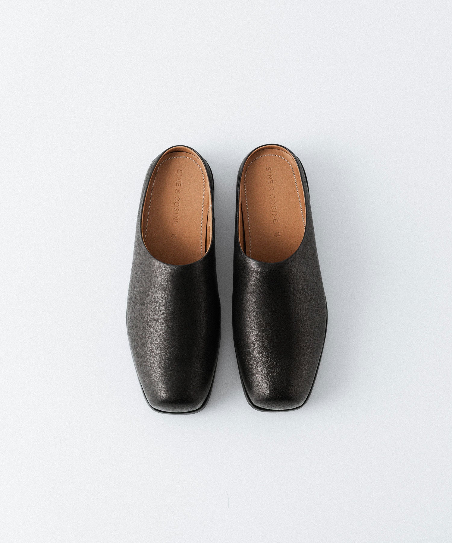 SINE & COSINE / サインコサイン】HANNES MULE BLACK - BLACK | 公式