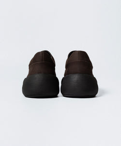 VEIN 】COW LEATHER NUBUCK OVAL SOLE TRAINER - BROWN | 公式通販