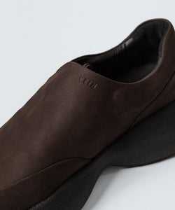 VEIN 】COW LEATHER NUBUCK OVAL SOLE TRAINER - BROWN | 公式通販