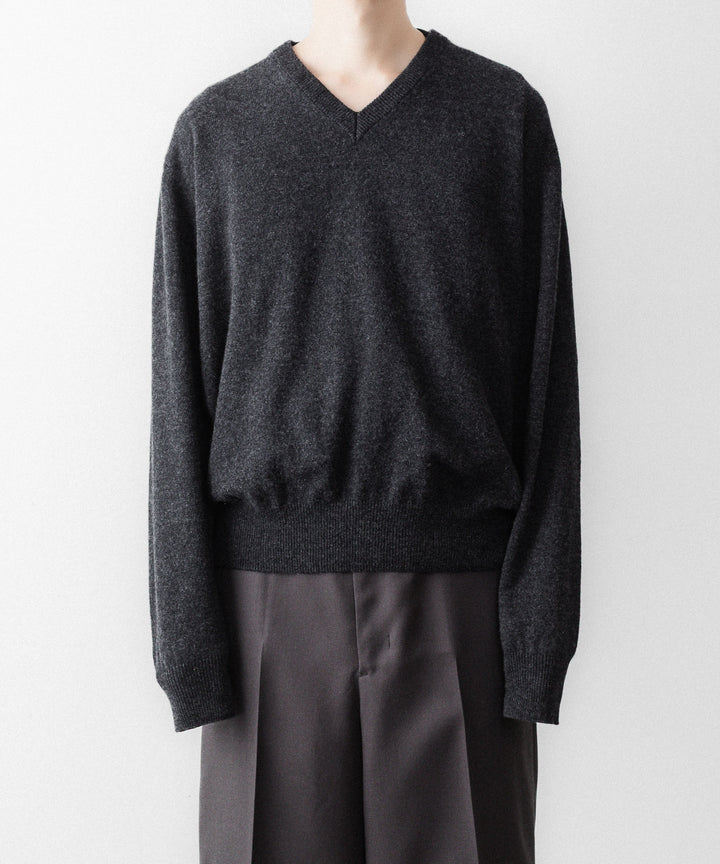 SUBLATIONS サブレーションズのCASHMERE V-NECK KNITのCHARCOAL 公式通販サイトsession福岡セレクトショップ