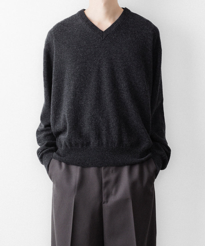 SUBLATIONS サブレーションズのCASHMERE V-NECK KNITのCHARCOAL 公式通販サイトsession福岡セレクトショップ