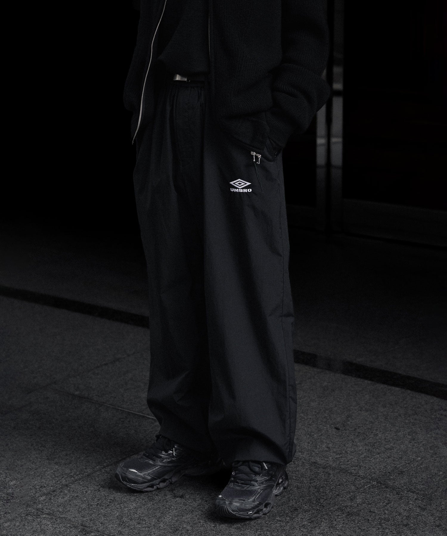 パンツ ssstein UMBRO CO/NY POPLIN TRACKTROUSERS ssstein × UMBRO】CO/NY POPLIN TRACK TROUSERS - BLACK | 公式通販