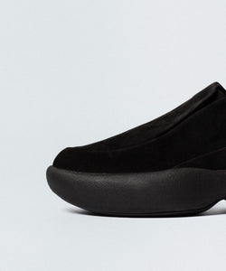 VEIN 】COW LEATHER NUBUCK OVAL SOLE TRAINER - BLACK | 公式通販