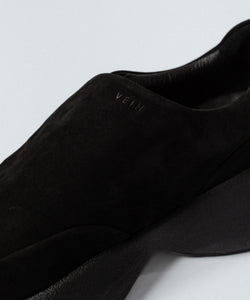 VEIN 】COW LEATHER NUBUCK OVAL SOLE TRAINER - BLACK | 公式通販