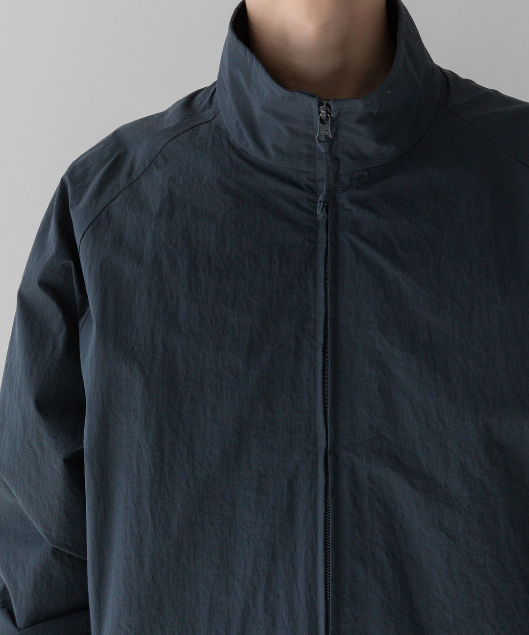 stein(シュタイン)の23AWコレクションWINDBREAKER STAND COLLAR JACKETのDARK GREY 公式通販サイトsession福岡セレクトショップ