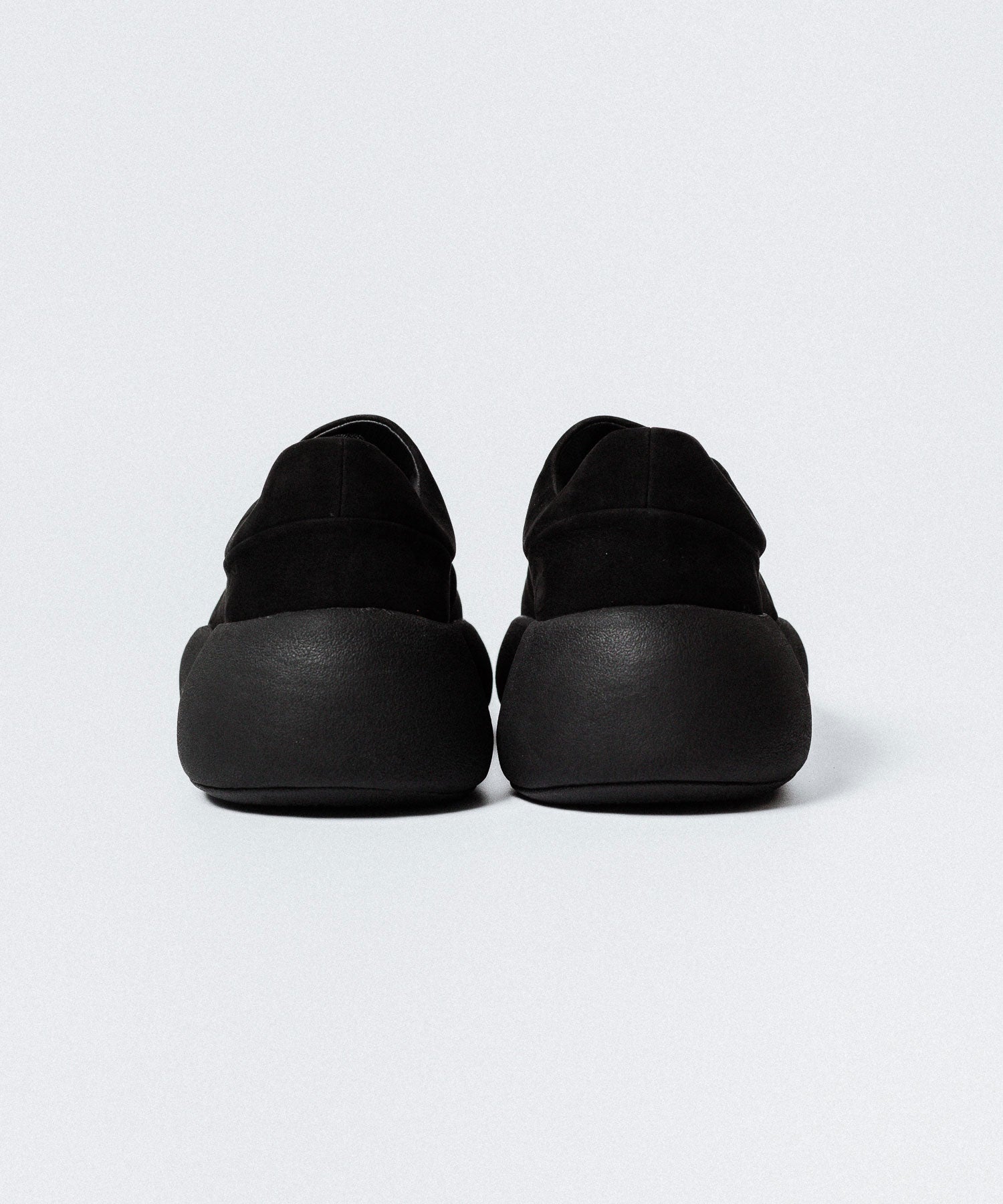 VEIN ヴェインのCOW LEATHER NUBUCK OVAL SOLE  TRAINER - BLACKの公式通販サイトsession福岡セレクトショップ