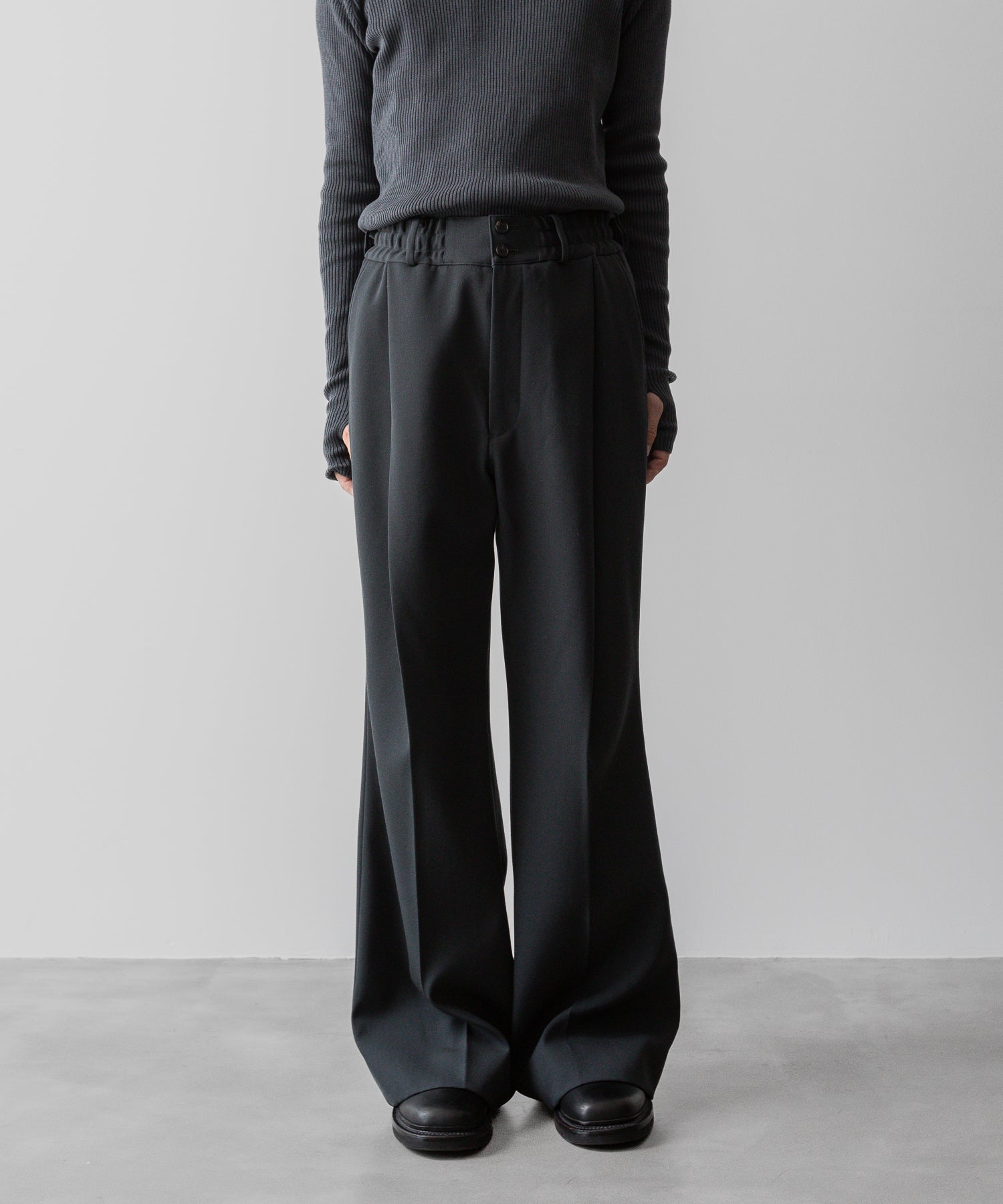 SUBLATIONS サブレーションズのHEAVY WOOL GABARDINE FLARE EASY TROUSERS - SLATE GREYの公式通販サイトsession福岡セレクトショップ