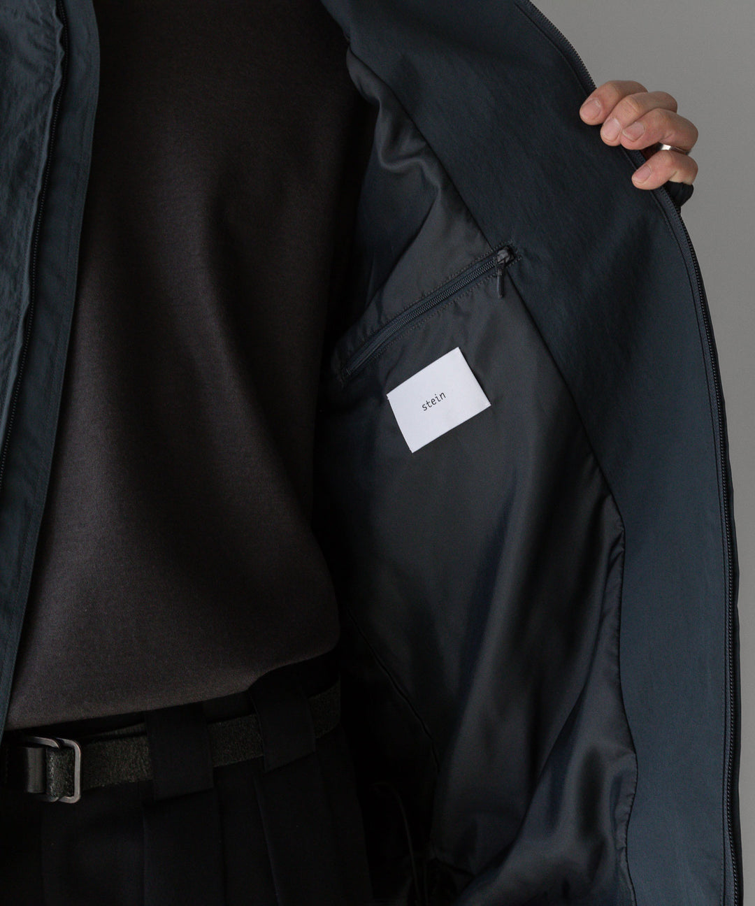stein(シュタイン)の23AWコレクションWINDBREAKER STAND COLLAR JACKETのDARK GREY 公式通販サイトsession福岡セレクトショップ