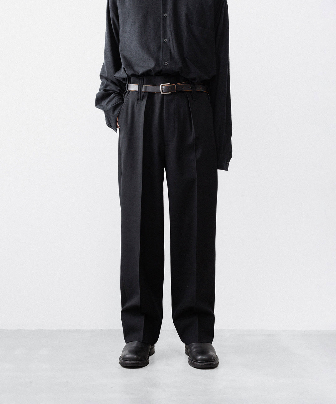INTÉRIM インテリム MILITARY WOOL SERGE 1-TUCK FRENCH ARMY WIDE TAPERED TROUSERのBLACK 公式通販サイトsession福岡セレクトショップ