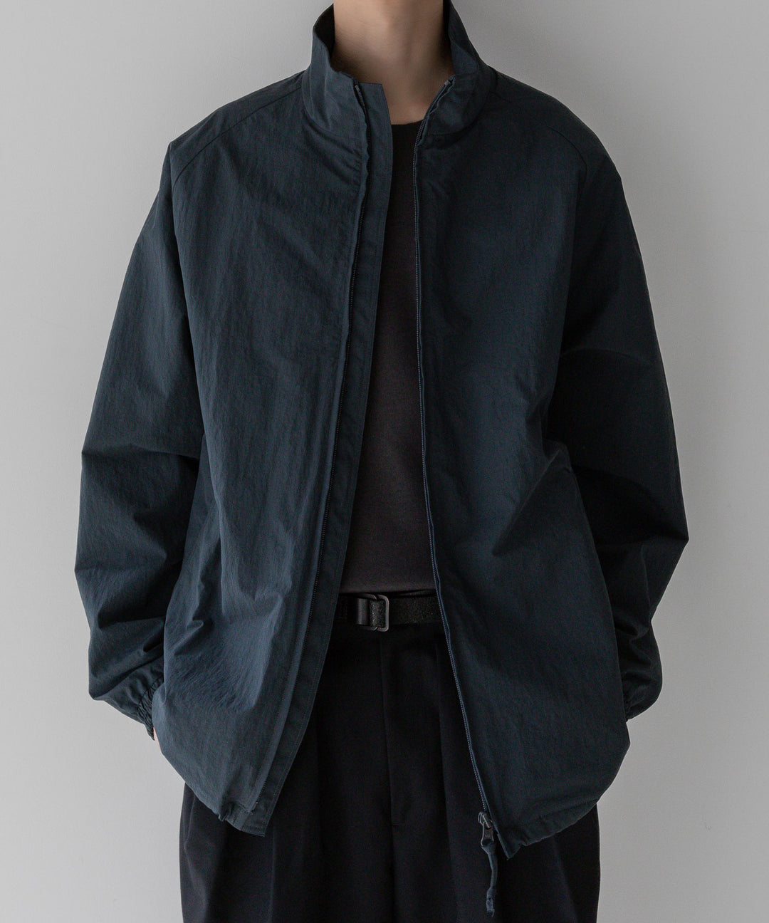 stein(シュタイン)の23AWコレクションWINDBREAKER STAND COLLAR JACKETのDARK GREY 公式通販サイトsession福岡セレクトショップ
