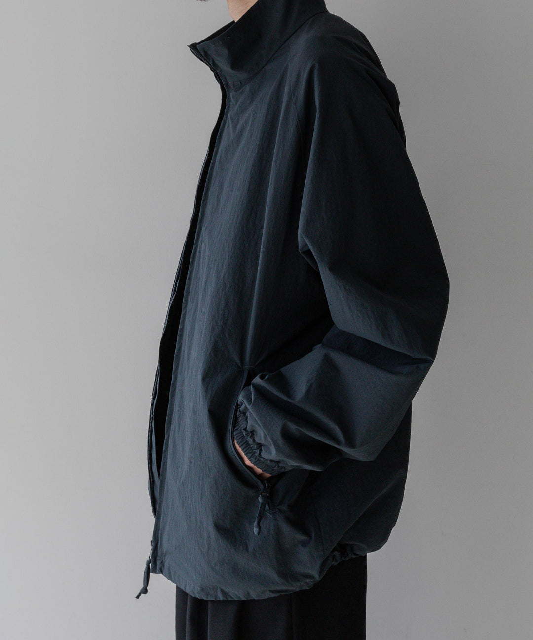 stein(シュタイン)の23AWコレクションWINDBREAKER STAND COLLAR JACKETのDARK GREY 公式通販サイトsession福岡セレクトショップ