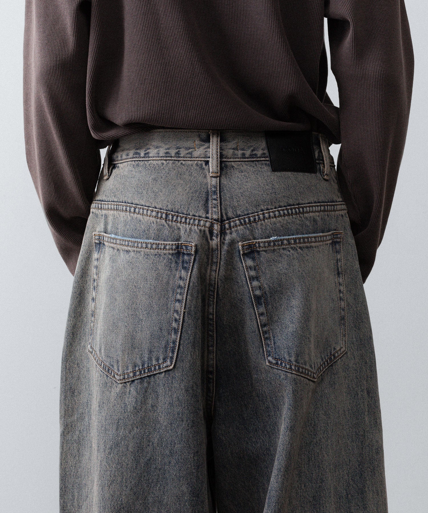 【CODA】GREY ACID WASH EXTENDED CUT LUFT JEANS - GREY ACID WASH