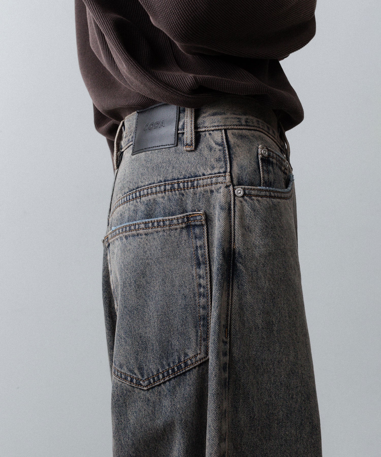 【CODA】GREY ACID WASH EXTENDED CUT LUFT JEANS - GREY ACID WASH