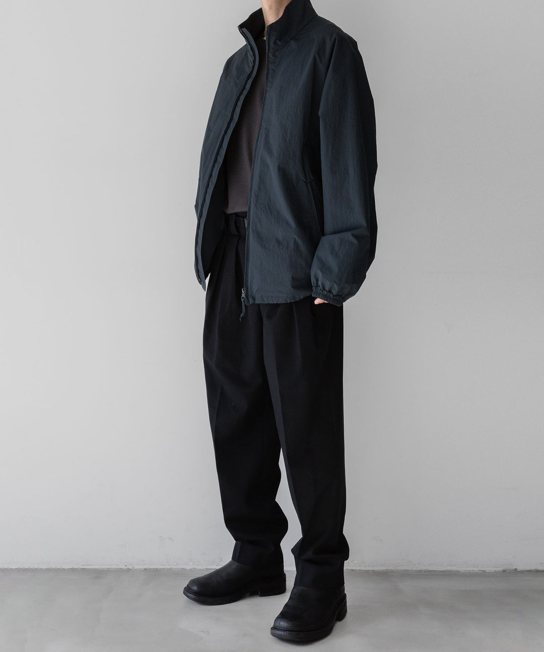 stein(シュタイン)の23AWコレクションWINDBREAKER STAND COLLAR JACKETのDARK GREY 公式通販サイトsession福岡セレクトショップ