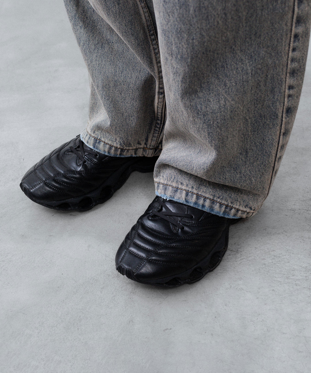 【CODA】GREY ACID WASH EXTENDED CUT LUFT JEANS - GREY ACID WASH