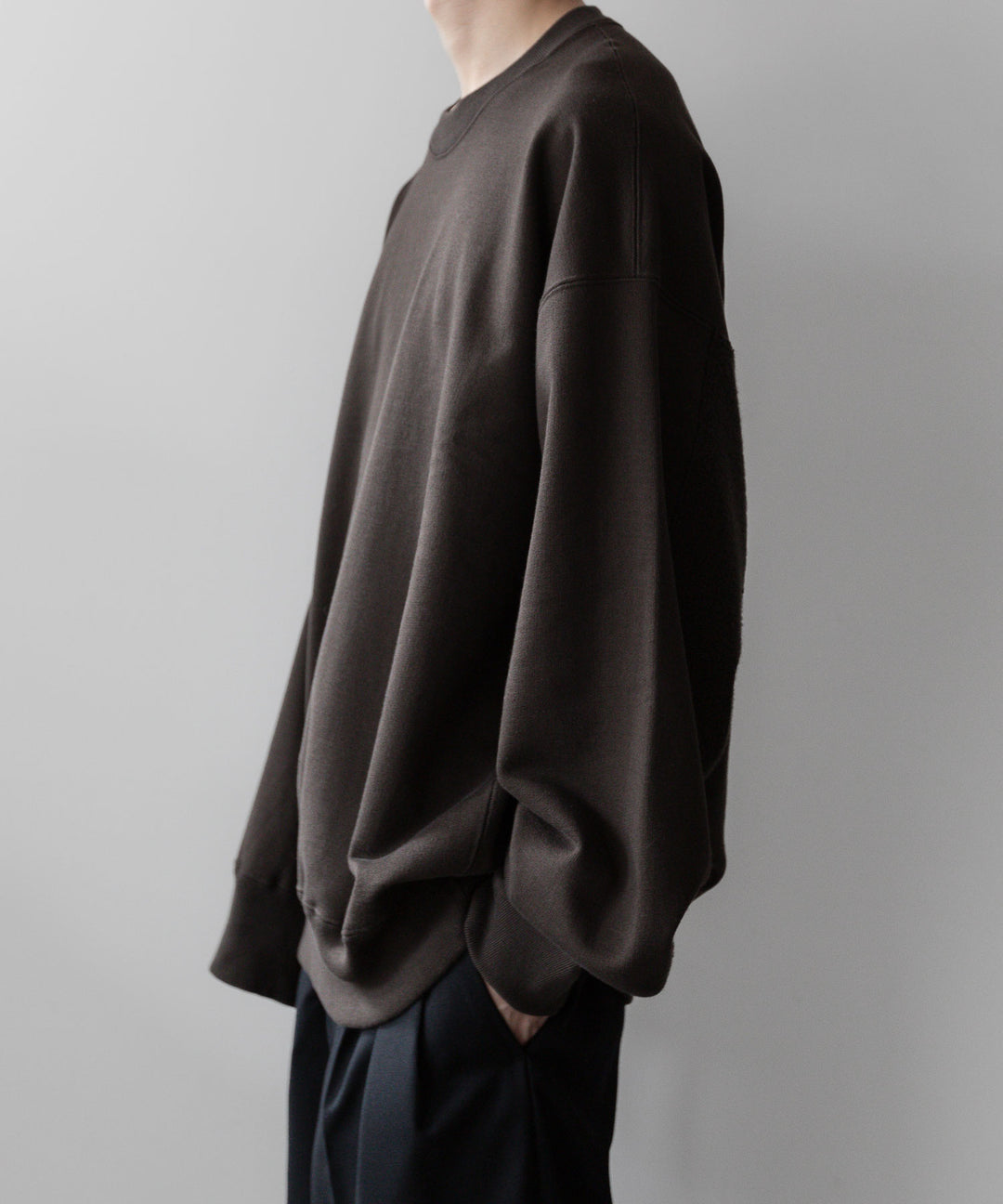 stein(シュタイン)の23AWコレクションOVERSIZED UNTWISTED YARN SWEAT LS のMILITARY KHAKI