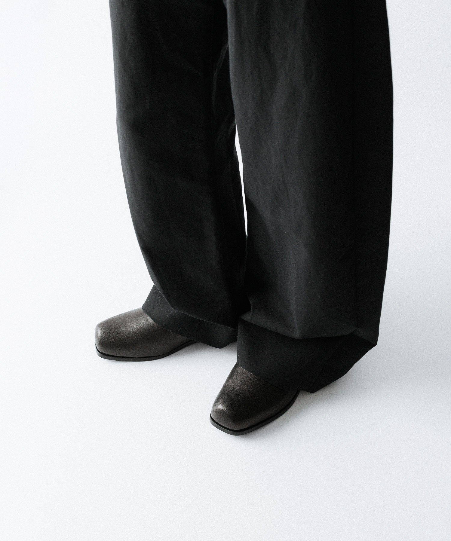 今週末限定値下げ＜SINE & COSINE＞HANNES MULES 38 SINE & COSINE / サインコサイン】HANNES MULE BLACK - BLACK | 公式