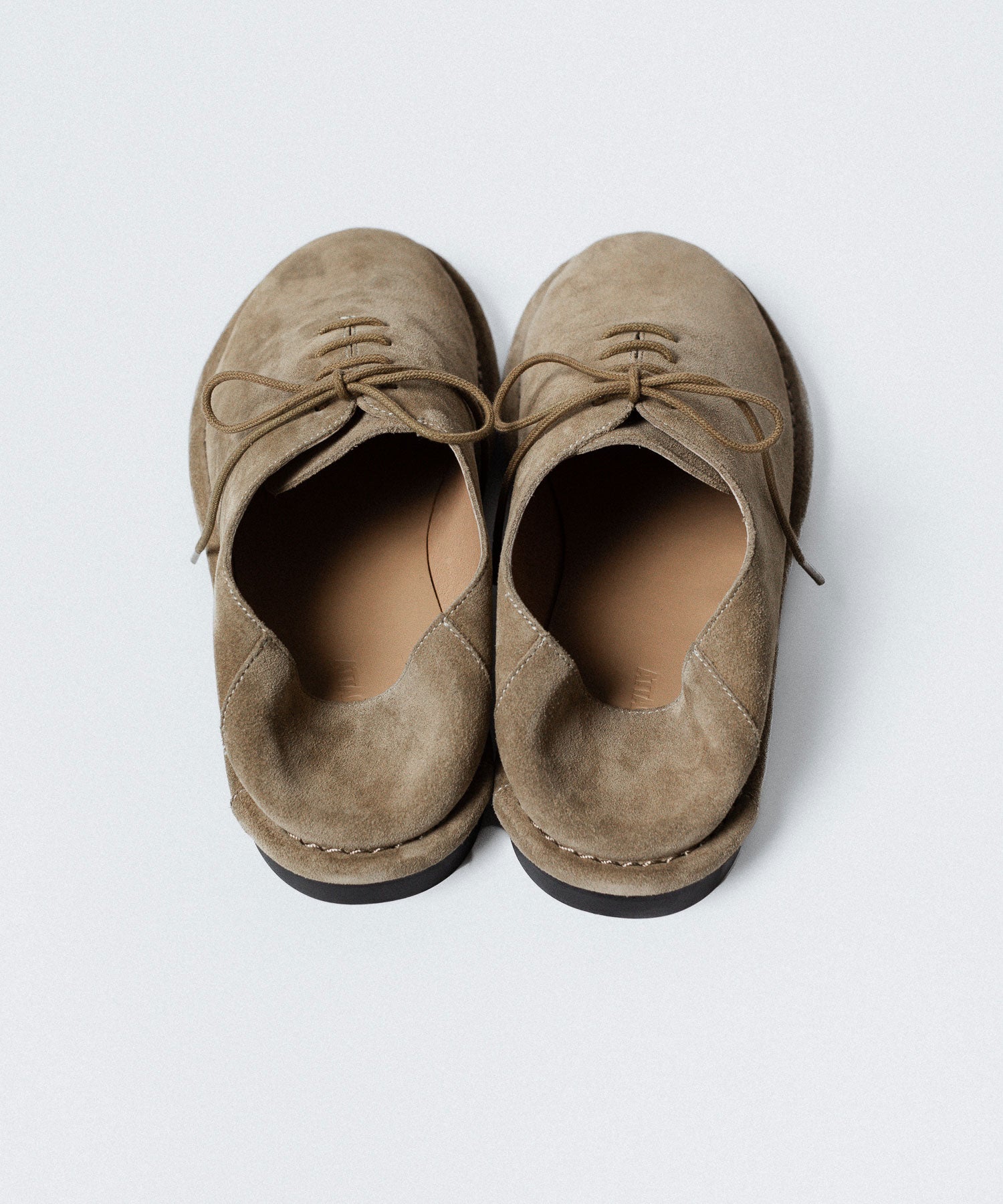 ATTACHMENT アタッチメントのCOW LEATHER SUEDE BABOUCHE - BEIGEの公式通販サイトsession福岡セレクトショップ