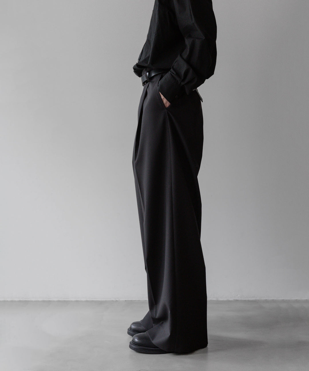 ssstein シュタインのEXTRA WIDE TROUSERS DARK CHARCOAL公式通販サイトsession福岡セレクトショップ