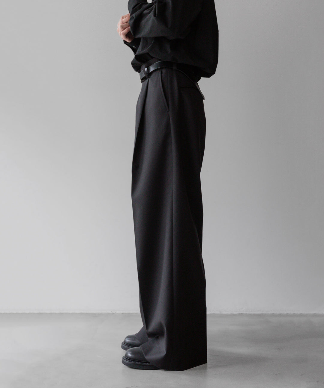 ssstein シュタインのEXTRA WIDE TROUSERS のDARK CHARCOAL公式通販サイトsession福岡セレクトショップ