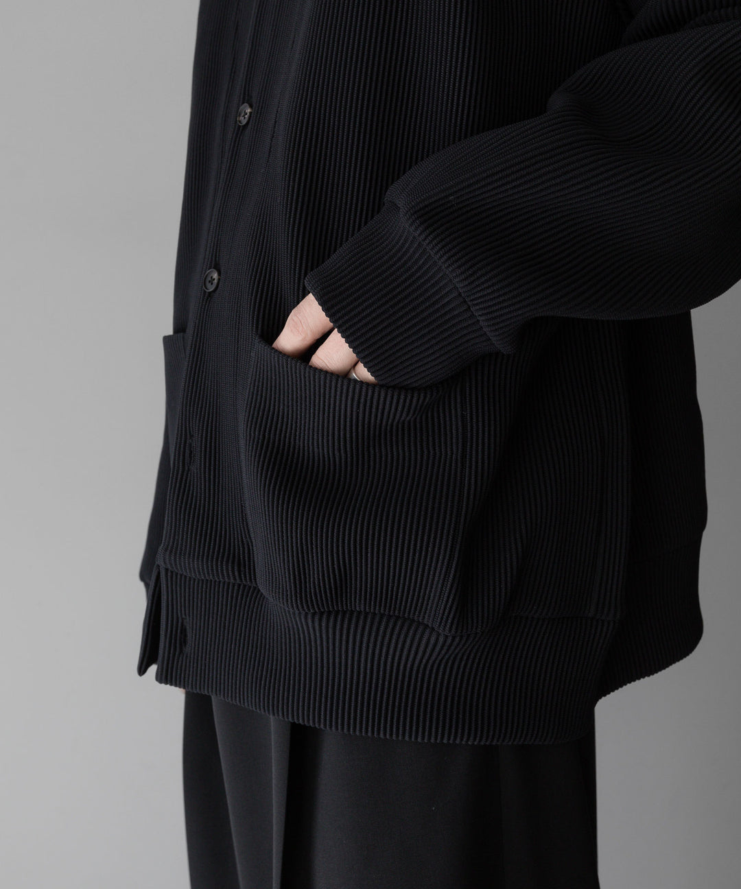 【stein】ssstein シュタインのGRADATION PLEATS CARDIGANのBLACK　 公式通販サイトsession福岡セレクトショップ