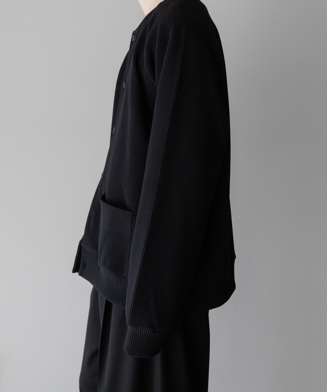【stein】ssstein シュタインのGRADATION PLEATS CARDIGANのBLACK　 公式通販サイトsession福岡セレクトショップ