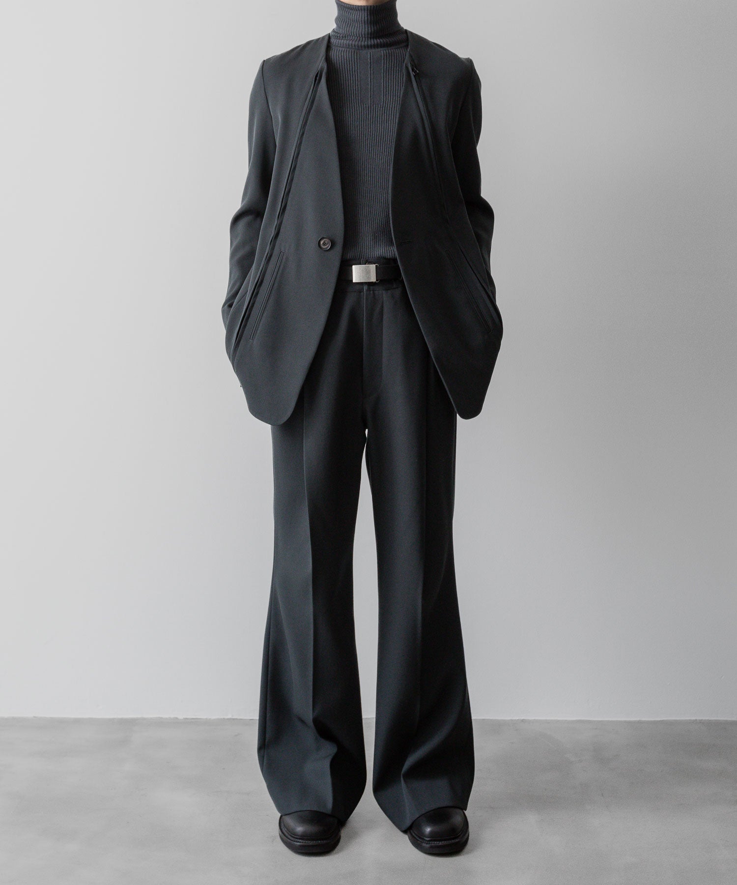 SUBLATIONS サブレーションズのHEAVY WOOL GABARDINE FLARE EASY TROUSERS - SLATE GREYの公式通販サイトsession福岡セレクトショップ