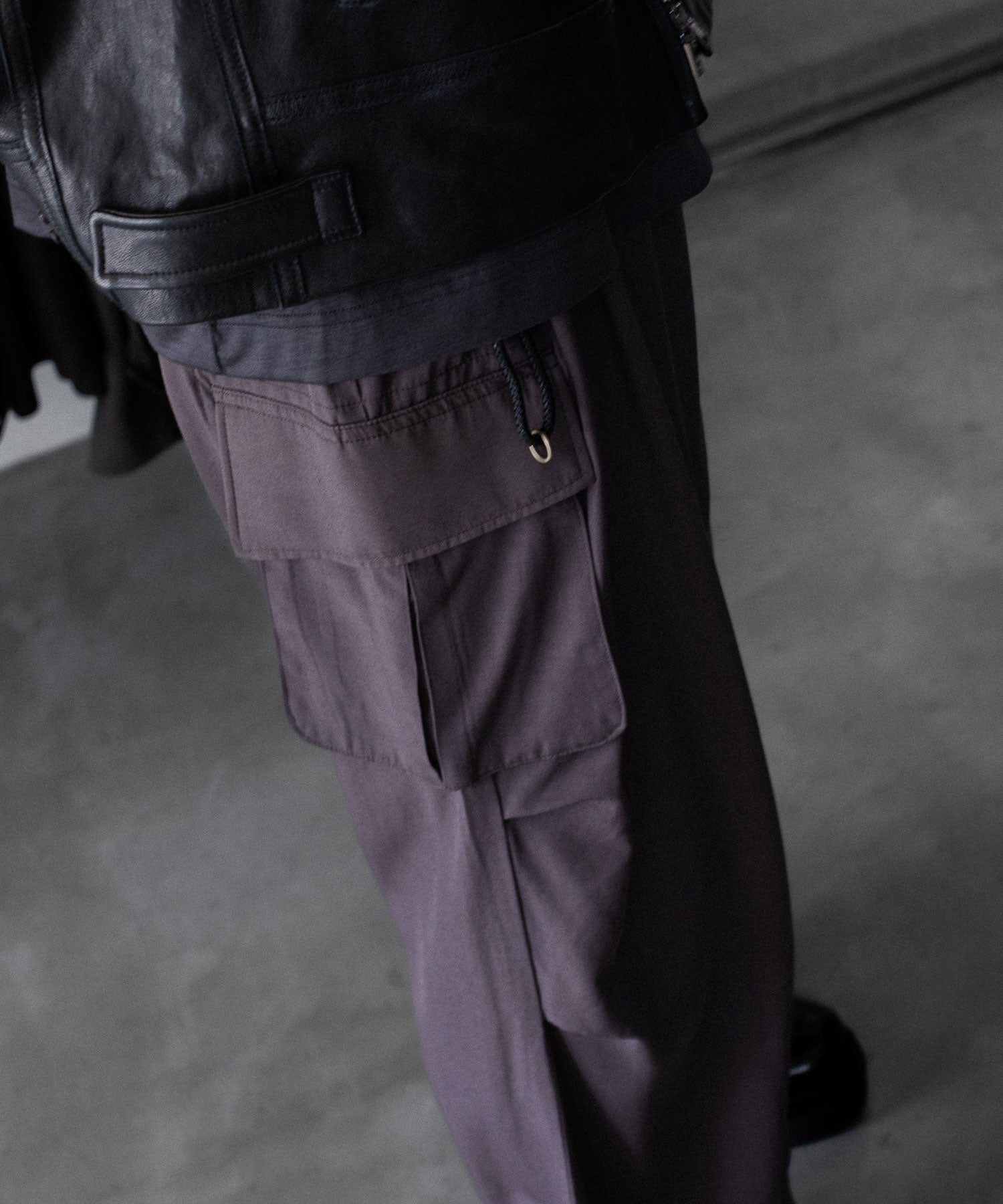 【ANTHEM A】PIGMENT AND DYE NO-BRAINER CARGO PANTS - DUSTY BROWN