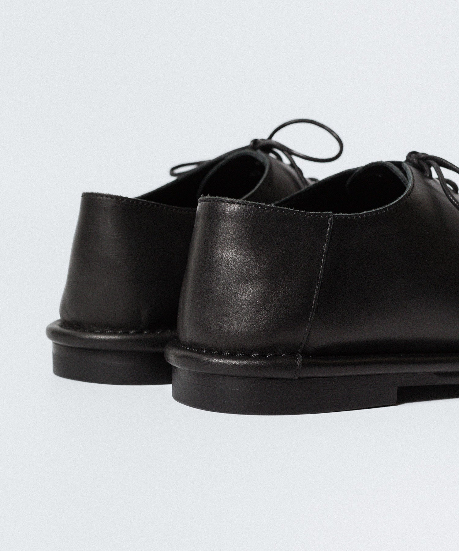 ATTACHMENT アタッチメントのCOW LEATHER BABOUCHE - BLACKの公式通販サイトsession福岡セレクトショップ