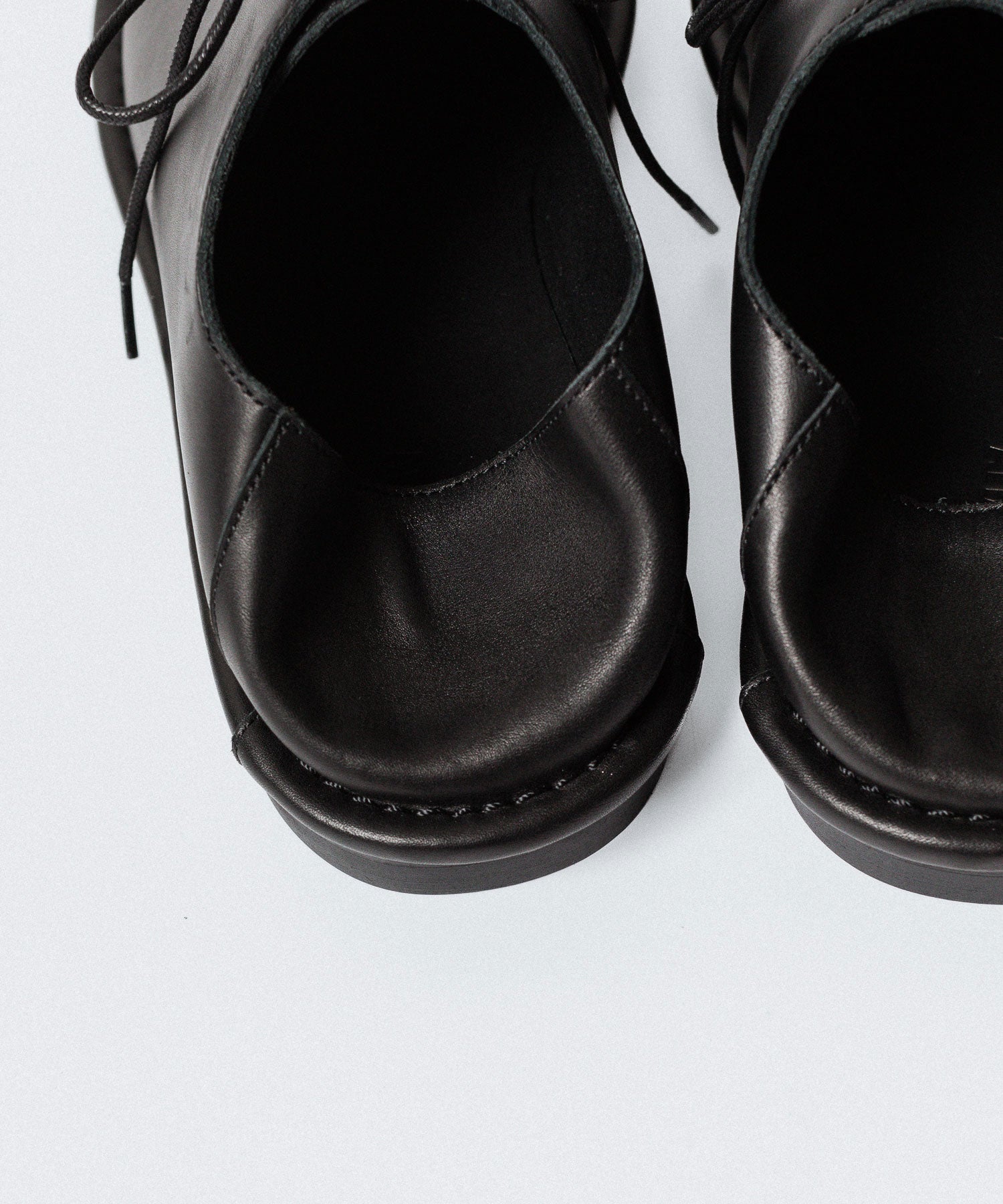 ATTACHMENT アタッチメントのCOW LEATHER BABOUCHE - BLACKの公式通販サイトsession福岡セレクトショップ