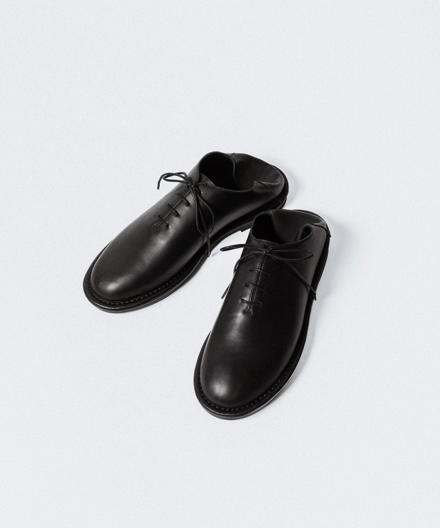 ATTACHMENT アタッチメントのCOW LEATHER BABOUCHE - BLACKの公式通販サイトsession福岡セレクトショップ