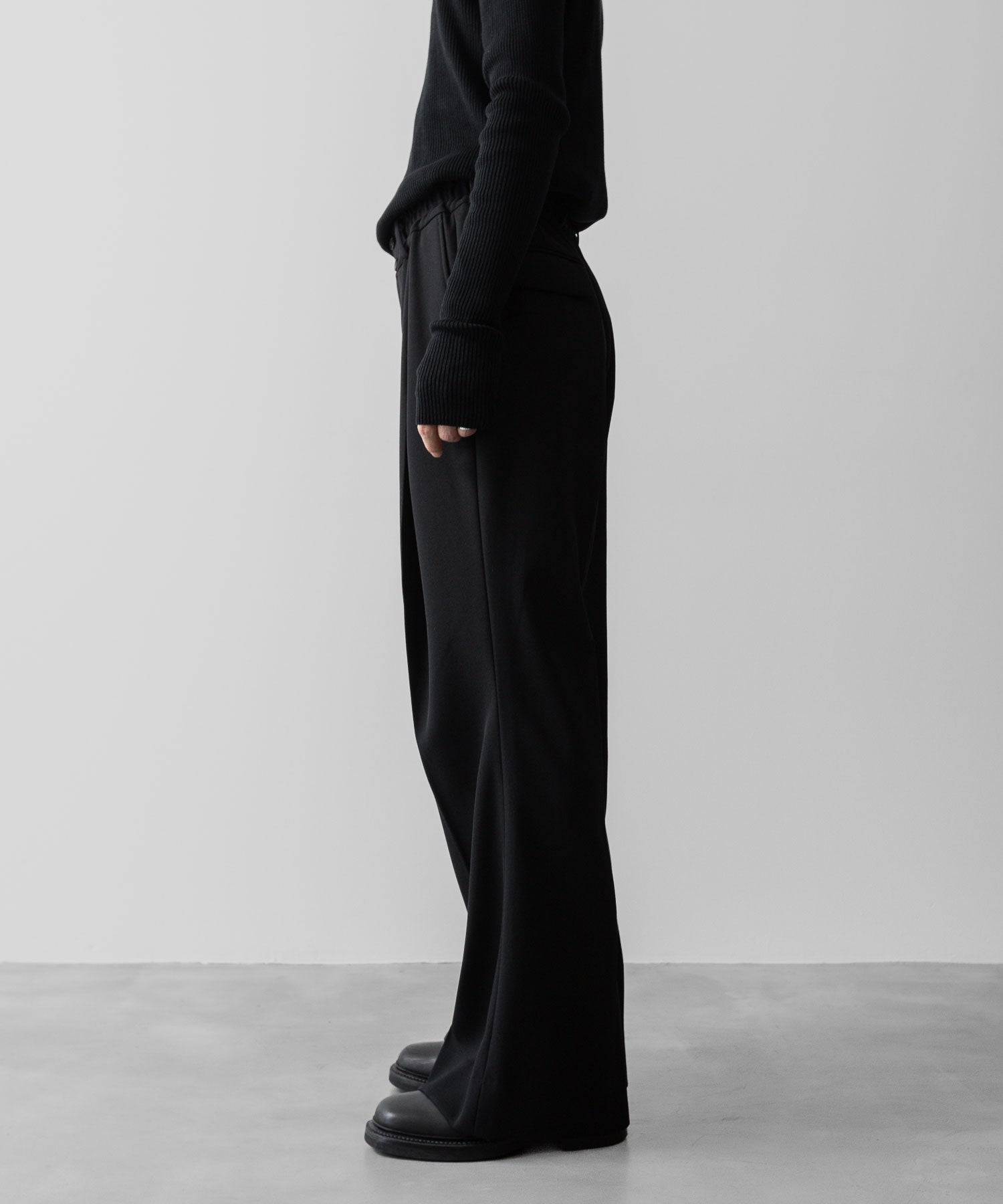 SUBLATIONS サブレーションズのHEAVY WOOL GABARDINE FLARE EASY TROUSERS - BLACKの公式通販サイトsession福岡セレクトショップ