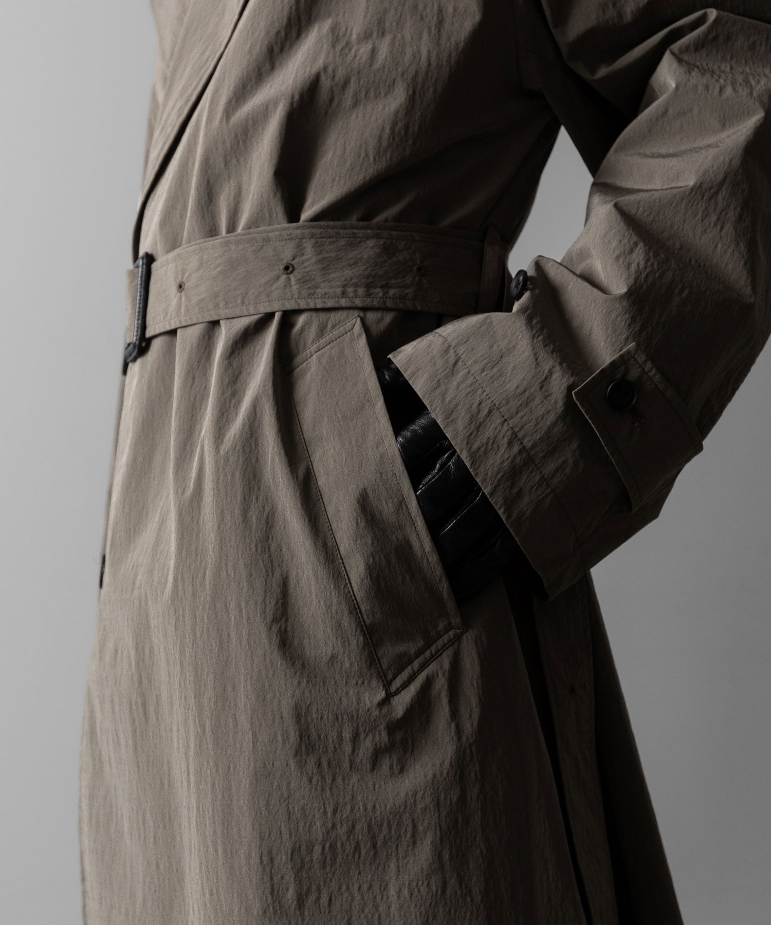 ssstein(シュタイン)のWINDPROOF NYLON DOUBLE BREASTED COAT - TAUPE 公式通販サイトsession福岡セレクトショップ